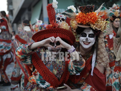 Το καρναβαλικό "ποτάμι" δεν στ...