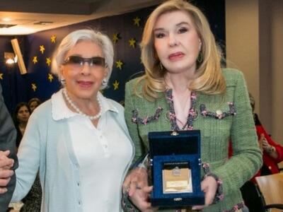 Η Πατρινή Αλίκη Κωνσταντοπούλου, με το μ...