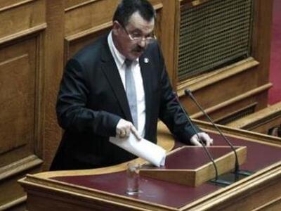 «Προκλητικοί ύμνοι για τον Μεταξά» από τ...