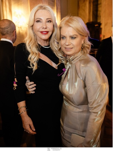 Η LADY MONIKA BACARDI ΜΕ ΤΗΝ ΚΟΣΜΙΚΟΓΡΑΦ...