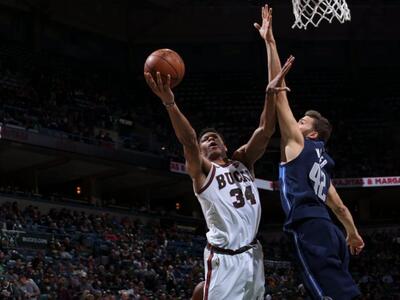 ΝΒΑ: Νέα μεγάλη εμφάνιση του Γιάννη Αντε...