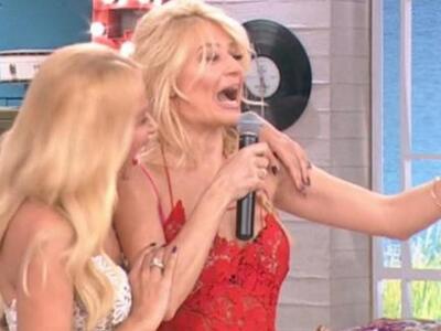 Γυμνή στο πλατό η Φαίη Σκορδά! Έπεσε το ...