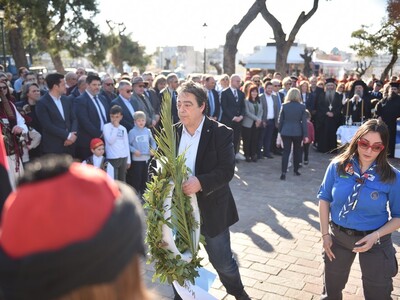 Πάτρα: Ο Παναγιώτης Μελάς κατέθεσε στεφά...