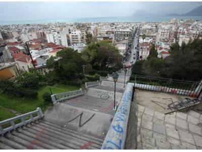 Πάτρα: Οι κατασχέσεις πέφτουν "βροχ...