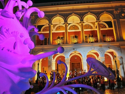 Κεραυνοί Ζεππάτου για το θέατρο Απόλλων