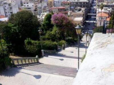 Με τις σκάλες στην Άνω και την Κάτω Πόλη...