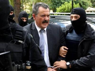 Ο Παππάς της Χρυσής Αυγής μάθαινε σε ανή...