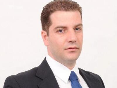 Οι μασκαράδες φορούν γραβάτες