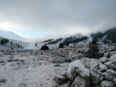 Το πρώτο χιόνι έπεσε στον Χελμό - ΔΕΙΤΕ Βίντεο
