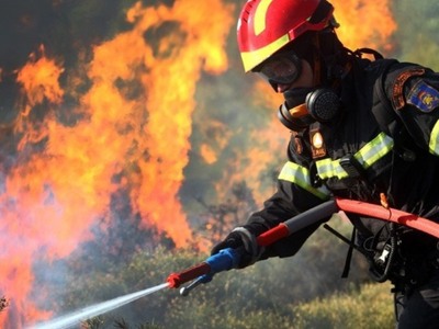 Φωτιά στην Ηλεία: Μάχη με τις αναζωπυρώσεις 