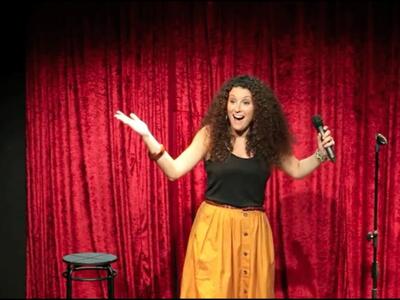 Η κωμικός Κατερίνα Βρανά είναι υποψήφια ...