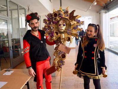 Γέμισε καρναβαλικές μάσκες η Αγορά Αργύρ...