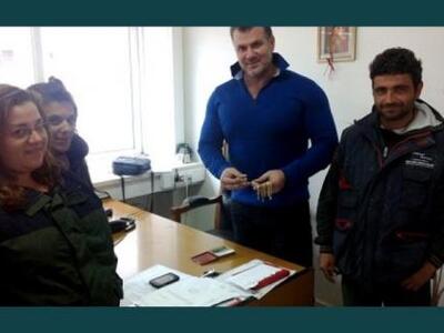 Μαθήματα τιμιότητας από συμβασιούχους υπαλλήλους