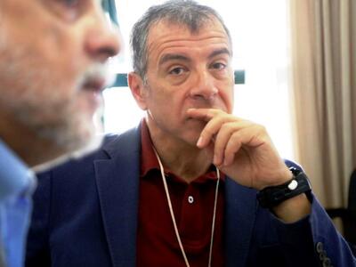 Σταύρος Θεοδωράκης: «Tην κυβέρνηση χαρακ...
