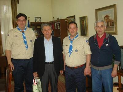 Oι ναυτοπρόσκοποι στο γραφείο του Δημάρχ...