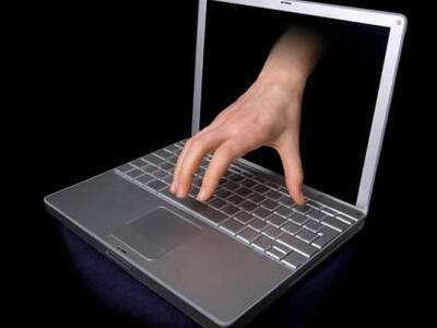 Εκτρέφει και εξάγει «κοριούς» η NSA