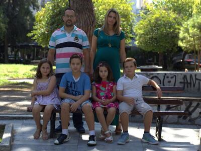 Σύσσωμη η οικογένεια, με τον σύζυγό της ...