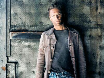 Ο Bryan Adams φωτογραφίζει για την Calvin Klein 