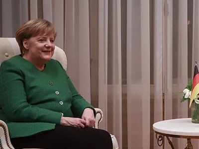 Σε πολυτελή σουίτα πεντάστερου ξενοδοχεί...