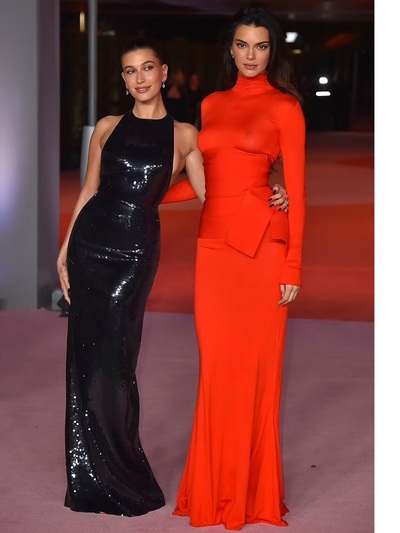 Xέιλι Μπίμπερ με Saint Laurent, Κένταλ Τ...