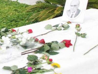 Βεβήλωσαν τον τάφο του Ανδρέα Παπανδρέου...