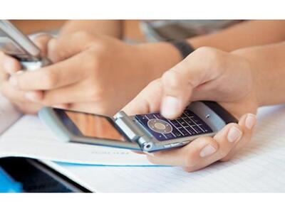 Εξαρτημένοι από το κινητό οι μαθητές, απ...