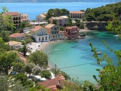 Eξοχικές κατοικίες στο "σφυρί"...