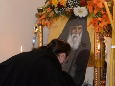 Ευλαβικό προσκύνημα χιλιάδων πιστών στον...