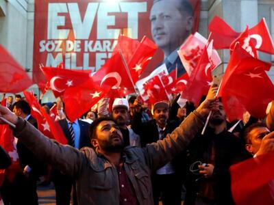 Τουρκία-Δημοψήφισμα: Πύρρειος νίκη για Ε...