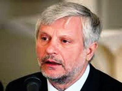 Ο Τατούλης καταγγέλλει παρεμβάσεις υπουρ...