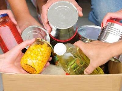 Πάτρα: Συνεχίζεται η συγκέντρωση τροφίμω...