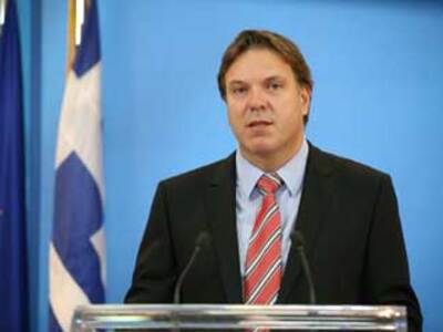 Αποστάσεις της κυβέρνησης από Προβόπουλο...