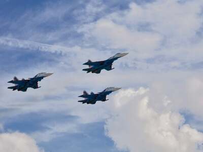 Συναγερμός στο ΝΑΤΟ: Ρωσικά αεροσκάφη πα...