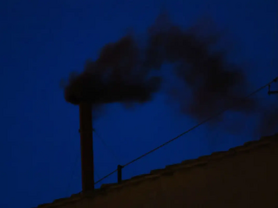 Η στιγμή που βγαίνει μαύρος καπνός από τ...