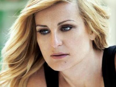 Η Λίζα Ανδρέου θα τραγουδήσει στην Κάτω ...