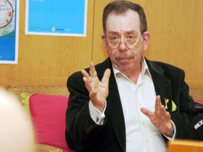 O Ηλίας Μαμαλάκης για την αποχώρησή του ...