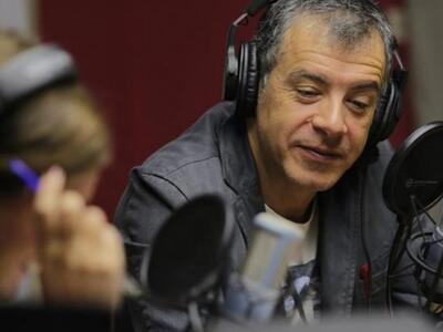 O Σταύρος Θεοδωράκης μιλά σε ραδιόφωνα σ...