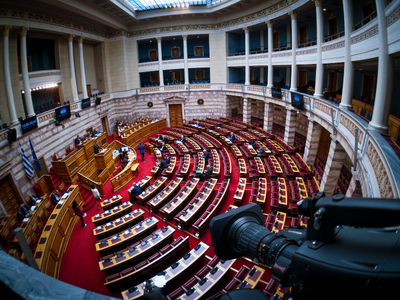 Το ΠΑΣΟΚ κατέθεσε αίτηση αντισυνταγματικ...