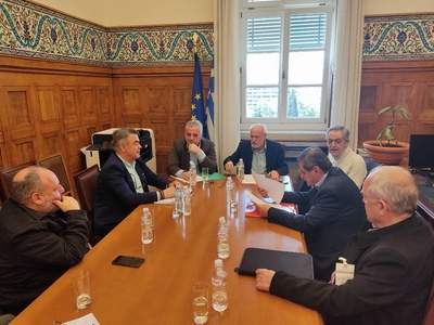 Στη Βουλή αντιπροπωπεία της ΠΕΔ και δήμω...