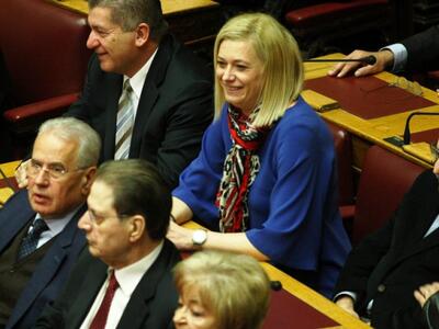 Με αυτούς που κάθισε ...μπερδεύτηκε ο άν...