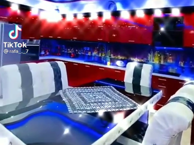 Προκλητική χλιδή από τα μέλη της σπείρας...