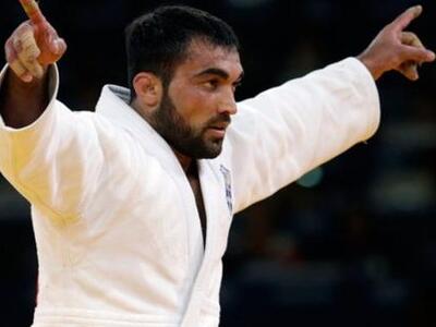 Το μετάλλιο της Παναγίας Σουμελά στον Ηλία Ηλιάδη