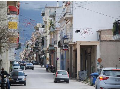 Πάτρα: Κατέρρευσε πρόσοψη διατηρητέου στη Γερμανού