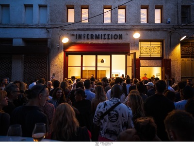 Αποψη των εγκαινίων 