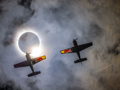 Ολική έκλειψη ηλίου © Dustin Snipes and ...