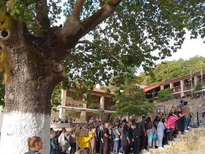 Αχαΐα- Σπάτα: Χιλιάδες πιστοί συρρέουν στο μοναστήρι του Αγ. Νικολάου - ΦΩΤΟ Αχαΐα- Σπάτα: Χιλιάδες πιστοί συρρέουν στο μοναστήρι του Αγ. Νικολάου - ΦΩΤΟ