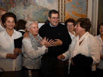 Είπαν τα κάλαντα στον Δήμαρχο Πατρέων