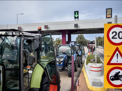 Ανεβάζουν ταχύτητα οι αγρότες: Μπλόκα σε...