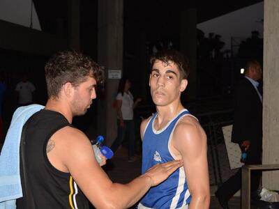 Ο Κονταξής δίνει τις οδηγίες του στον Κατσαϊτη