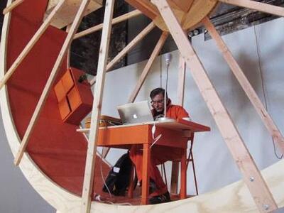 Πως είναι να ζεις μέσα σε μια ρόδα για χάμστερ;